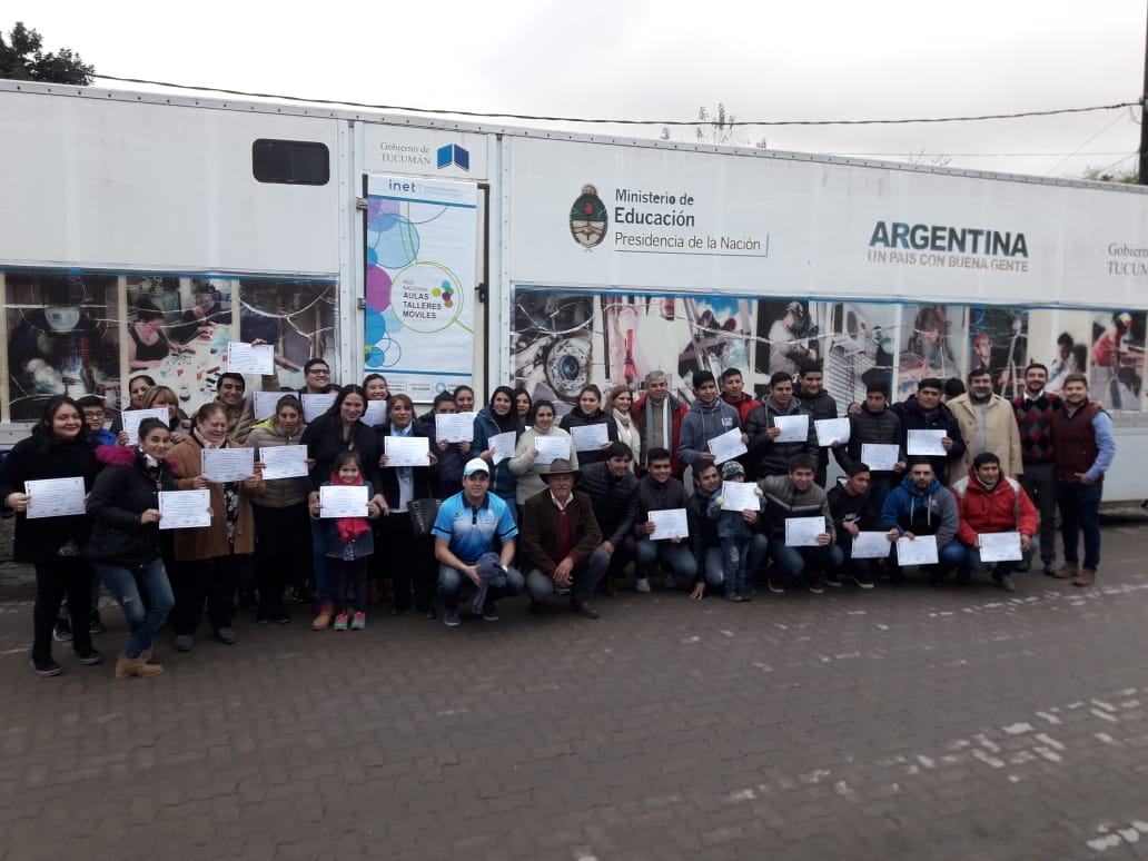 Cierre de cursos de aula taller móvil en la localidad de Villa Quinteros
